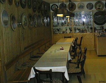 Aufenthaltsraum mit Pokalschrank